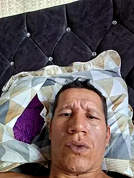 Snapshot of leoytessa_10 chatting on February 23, 2025, 8:00 pm leoytessa 10 online show from February 23, 2025, 8:00 pm