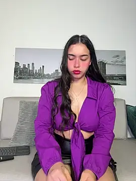 SophieRoyals online show from April 19, 2026, 11:42 am