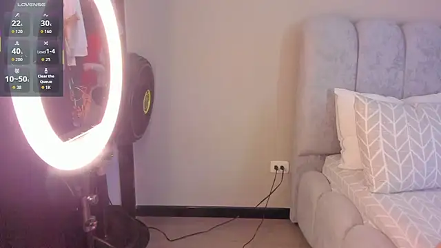 ashlyestone online show from November 19, 2025, 5:02 pm