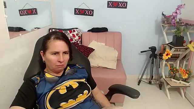 victoria jones online show from November 14, 2025, 2:05 pm