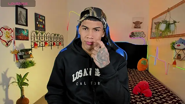 Damian latinxxx online show from February 8, 2026, 3:21 am