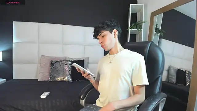 Santy carrington online show from December 13, 2024, 9:52 pm