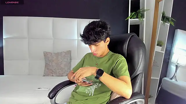 Santy carrington online show from December 19, 2024, 11:46 pm