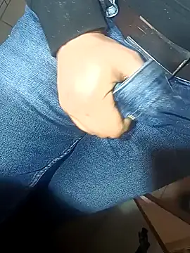 Snapshot of franko1987 chatting on February 25, 2025, 5:30 am franko1987 online show from February 25, 2025, 5:30 am