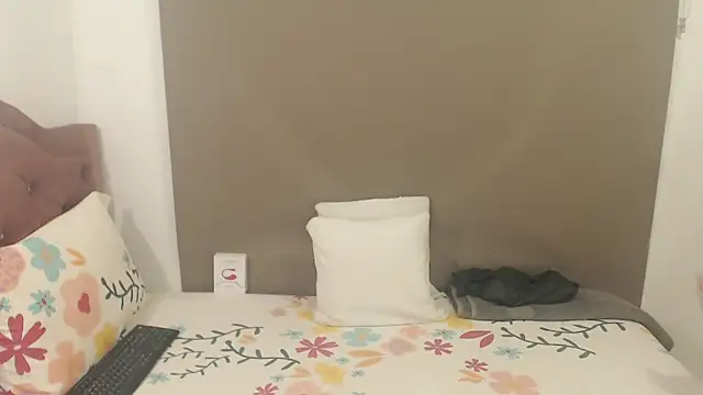 kimberlyjamexxx online show from December 5, 2025, 2:53 am