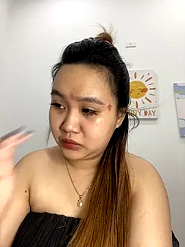 Odette68 online show from November 12, 2025, 4:24 am