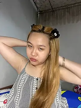 Odette68 online show from May 7, 2026, 1:11 am