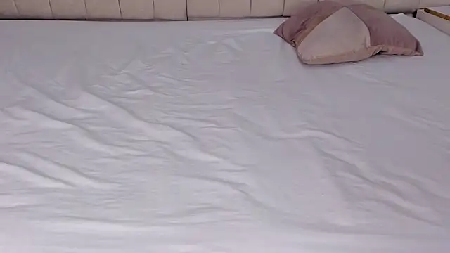 Littleolivia  online show from March 19, 2025, 12:56 pm