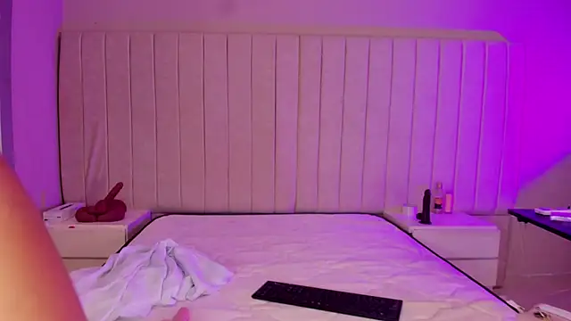 Littleolivia  online show from January 6, 2026, 12:53 pm