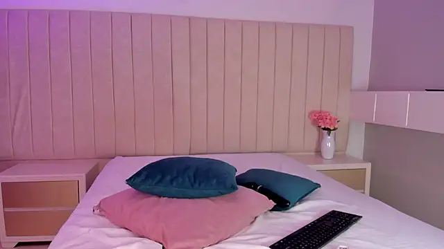 Littleolivia  online show from March 11, 2026, 2:23 pm