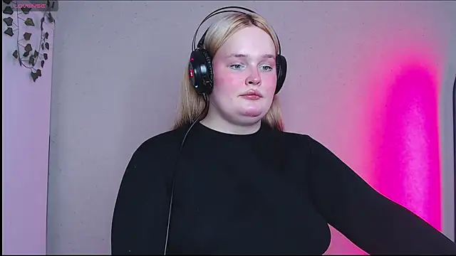 rozzhaos8 online show from October 23, 2025, 11:31 am