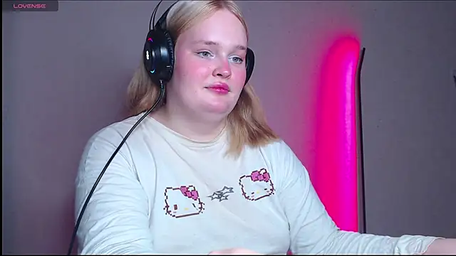 rozzhaos8 online show from October 31, 2025, 5:25 pm