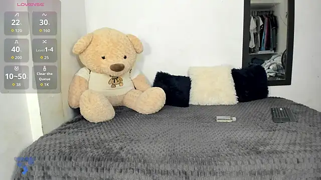 Snapshot of LittleParker chatting on October 31, 2025, 12:28 pm LittleParker online show from October 31, 2025, 12:28 pm