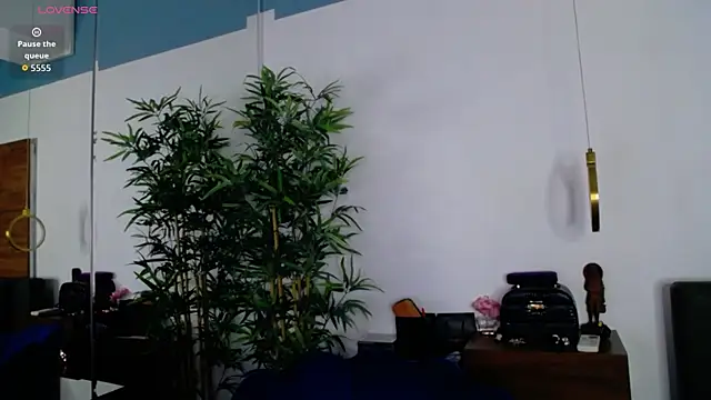 CreamyInkky  online show from December 22, 2025, 6:21 am