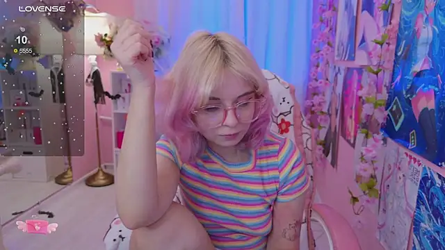 Coconut Mia online show from October 22, 2025, 4:18 pm