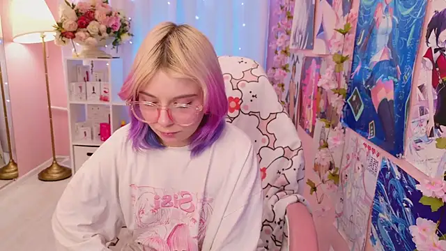 Coconut Mia online show from November 21, 2025, 5:00 pm