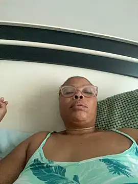 Nomthie online show from March 13, 2025, 2:12 pm