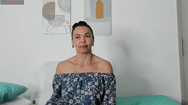 Evawalker  online show from November 6, 2025, 3:18 am