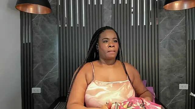 Snapshot of SaraiEvans chatting on February 10, 2026, 3:21 am SaraiEvans online show from February 10, 2026, 3:21 am