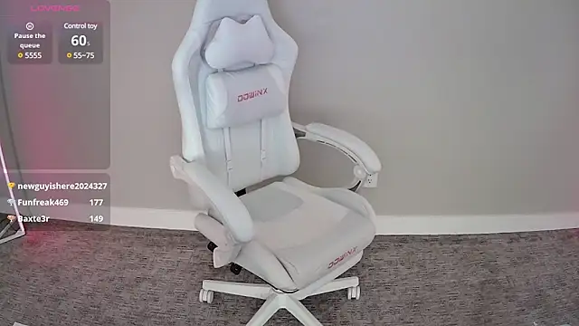 Snapshot of PorchaPlay chatting on December 28, 2024, 6:17 am PorchaPlay online show from December 28, 2024, 6:17 am