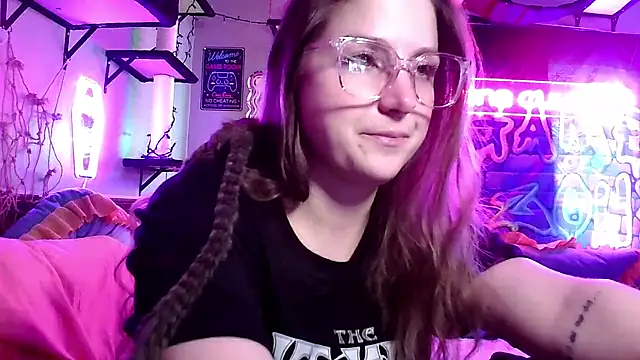 mirannacult online show from February 3, 2025, 7:42 pm