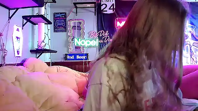 mirannacult online show from March 5, 2025, 3:07 pm