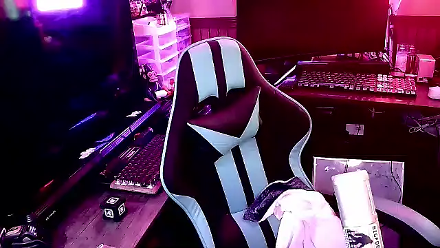 mirannacult online show from September 29, 2025, 4:50 am