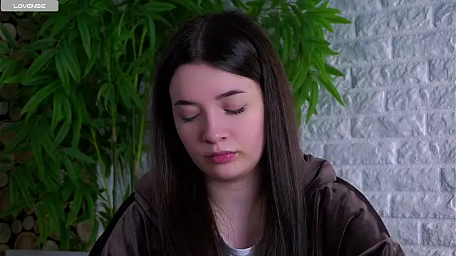 LowOncoming online show from April 29, 2026, 3:54 am