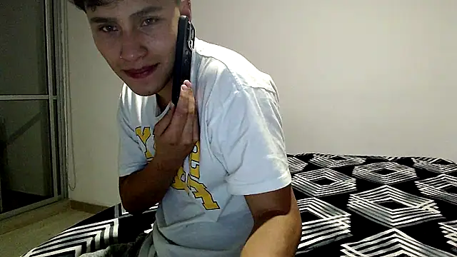 Snapshot of pipeynick chatting on February 25, 2026, 2:21 am pipeynick online show from February 25, 2026, 2:21 am