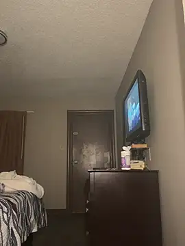 snowrillaxxx online show from April 11, 2026, 5:45 am