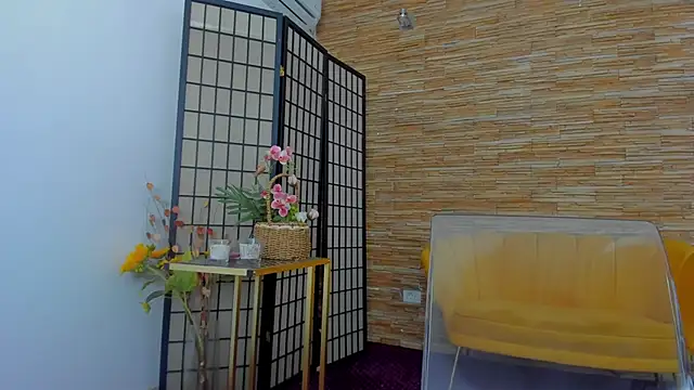 AishaRouhi online show from September 10, 2025, 4:01 am