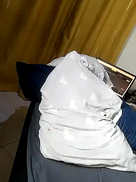 Hugemassivebootie online show from February 9, 2026, 11:20 pm