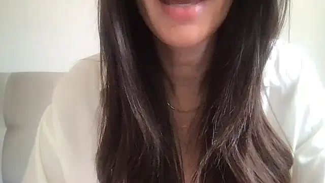 paolajonez online show from February 15, 2026, 1:52 pm