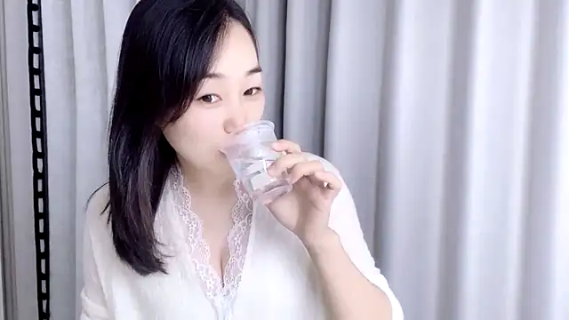 cloud8822 online show from October 8, 2025, 2:25 pm