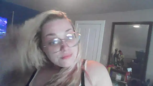 Snapshot of Lalalynn chatting on June 3, 2026, 2:33 pm Lalalynn online show from June 3, 2026, 2:33 pm
