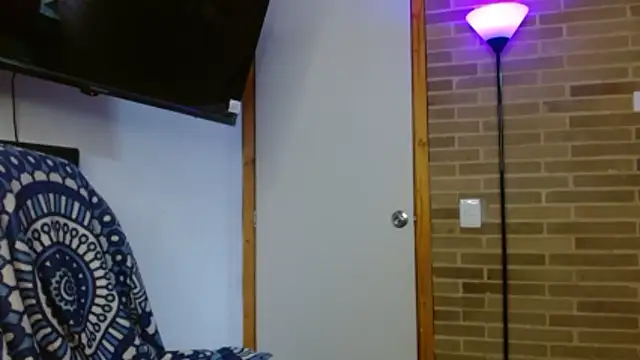 helenacyruss online show from November 24, 2025, 7:35 pm