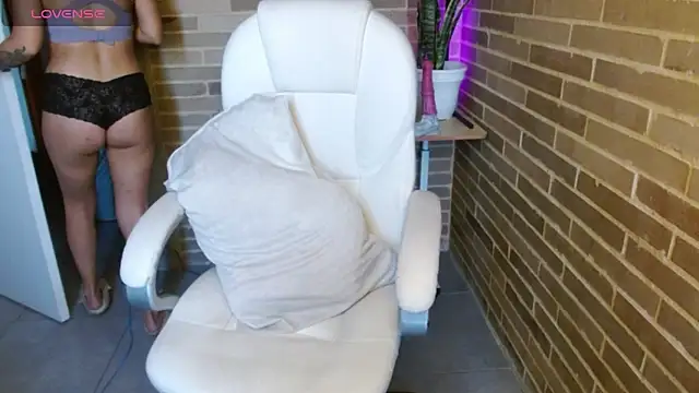 helenacyruss online show from December 16, 2025, 2:22 pm