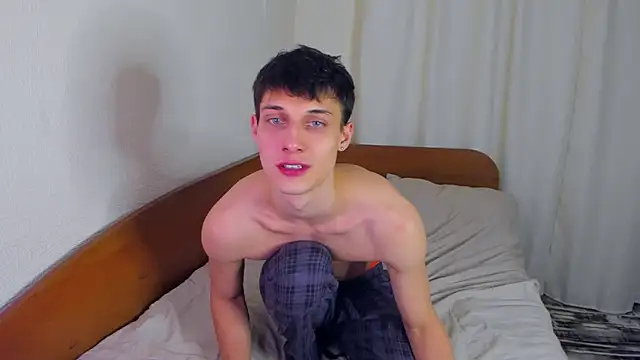 Snapshot of Kent_Ross chatting on December 13, 2025, 9:42 pm Kent Ross online show from December 13, 2025, 9:42 pm