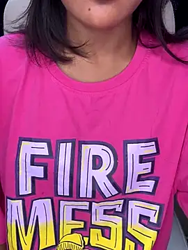 LeisyXO online show from December 5, 2024, 8:00 am