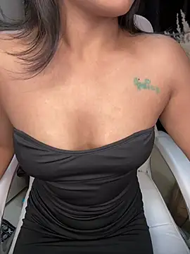 LeisyXO online show from January 2, 2025, 9:50 pm