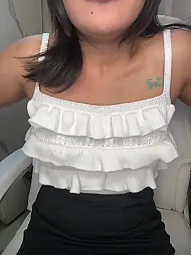 LeisyXO online show from January 25, 2025, 6:46 pm