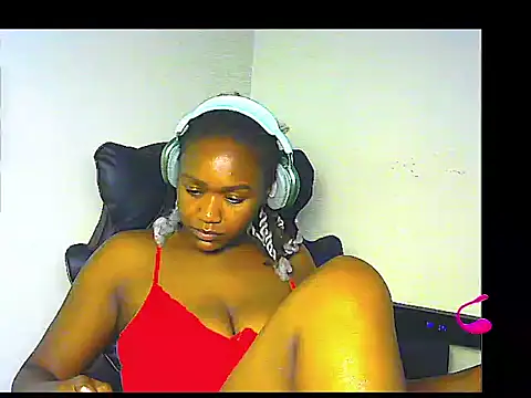 lilylovexx online show from October 14, 2025, 9:04 pm