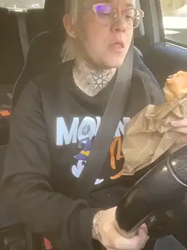 poussichienne online show from November 27, 2025, 11:01 am