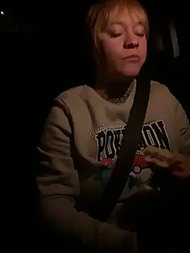 poussichienne online show from April 18, 2026, 2:48 am