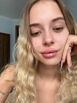 Snapshot of enjoy_my_beauty chatting on July 18, 2026, 6:17 am enjoy my beauty online show from July 18, 2026, 6:17 am