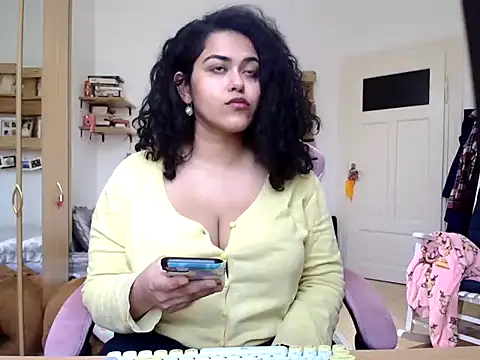 Curvydesifromgermany online show from March 2, 2026, 10:44 am