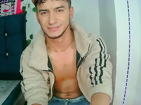 Snapshot of Kevin_Torres chatting on December 28, 2024, 9:19 pm Kevin Torres online show from December 28, 2024, 9:19 pm