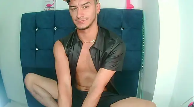 Snapshot of Kevin_Torres chatting on January 11, 2025, 6:23 pm Kevin Torres online show from January 11, 2025, 6:23 pm