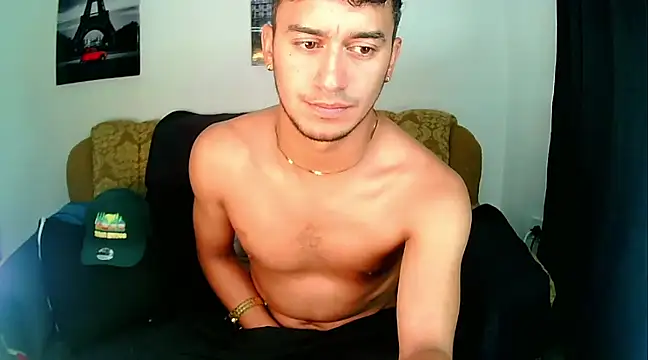 Snapshot of Kevin_Torres chatting on January 25, 2025, 5:51 am Kevin Torres online show from January 25, 2025, 5:51 am