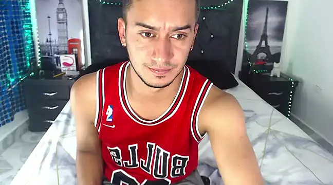 Snapshot of Kevin_Torres chatting on February 23, 2025, 8:00 pm Kevin Torres online show from February 23, 2025, 8:00 pm